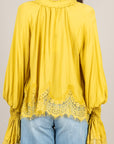 TENSIONE IN - S26C533 - CAMICIA SCOLLO A V CON DETTAGLI IN PIZZO OLIO