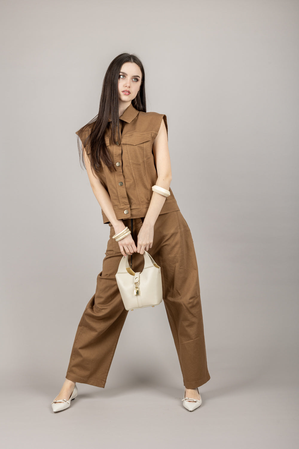 VICOLO - TD1490 - PANTALONE CARROT CON CINTA FINA
