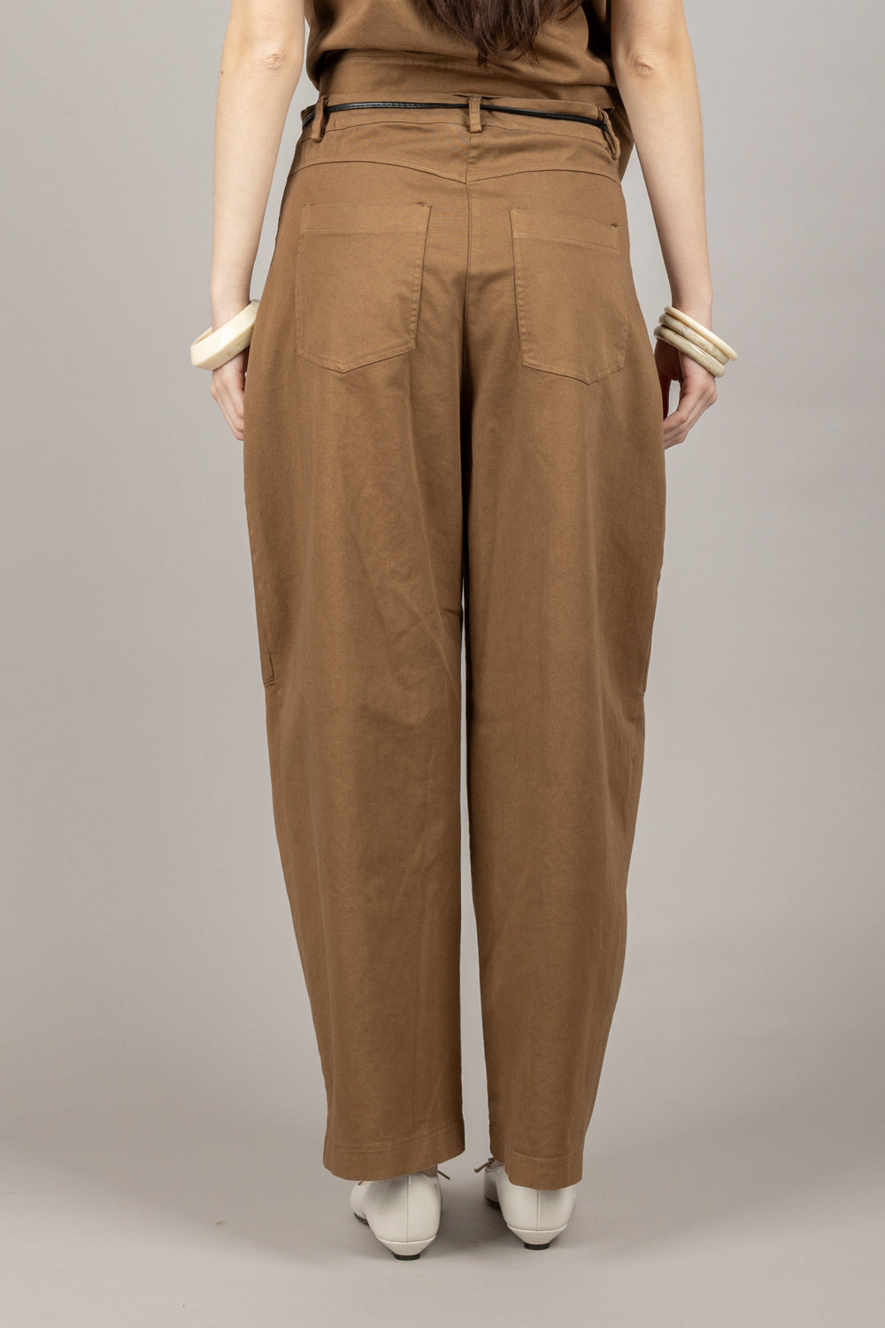 VICOLO - TD1490 - PANTALONE CARROT CON CINTA FINA