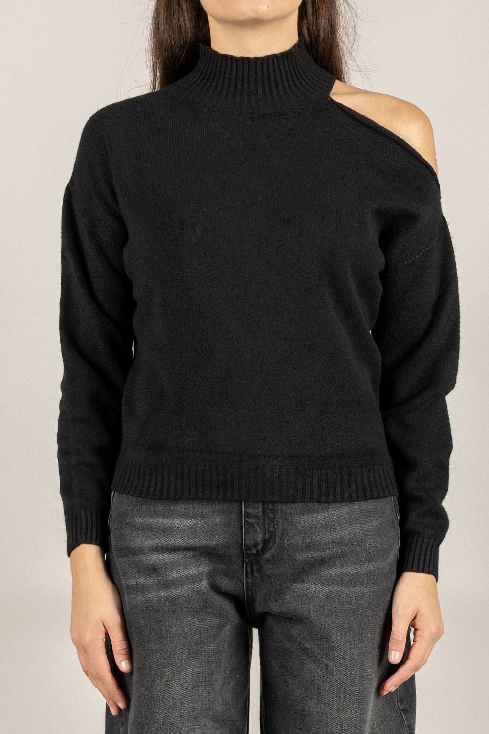 VICOLO - 77312F - MAGLIA CUT-OUT SULLA SPALLA