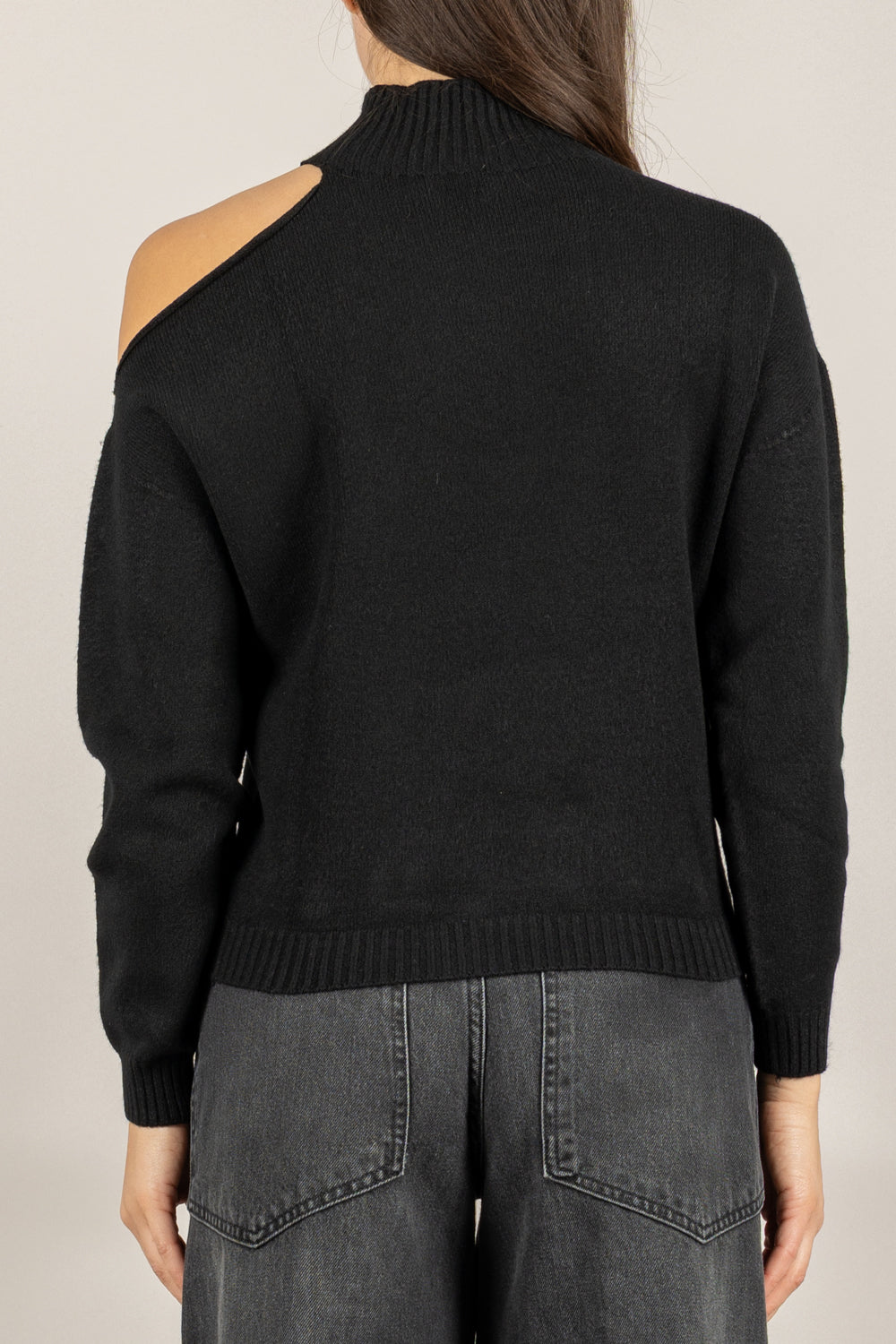 VICOLO - 77312F - MAGLIA CUT-OUT SULLA SPALLA