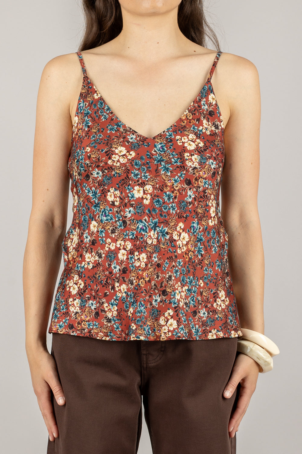 VICOLO - TD2369 - CANOTTA IN SATIN FLOREALE