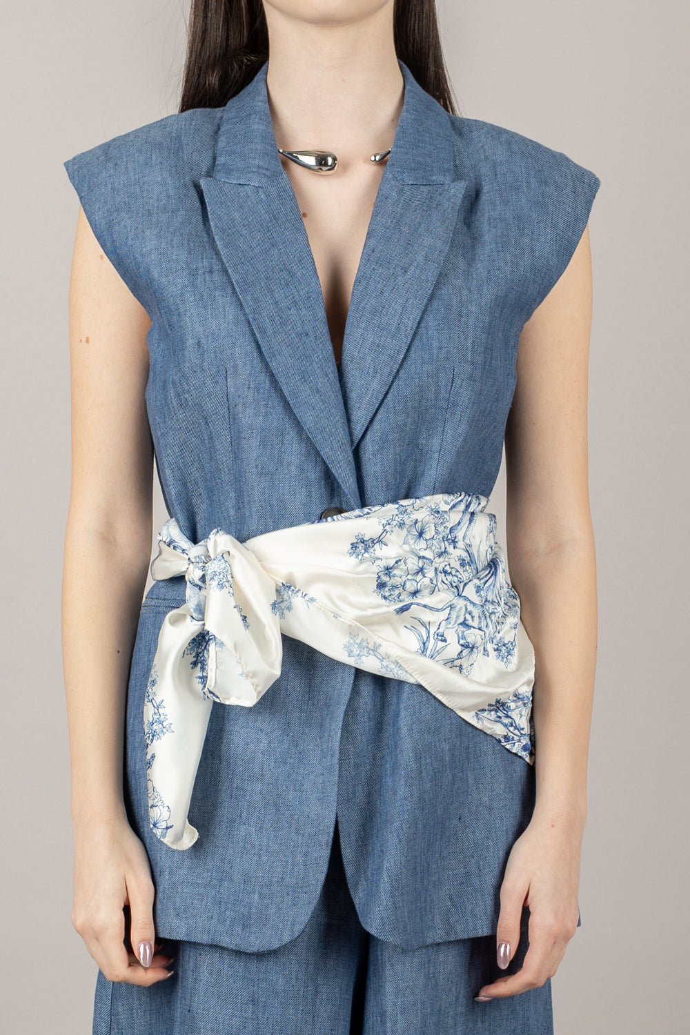 TENSIONE IN - S25J730 - GILET CON FOULARD
