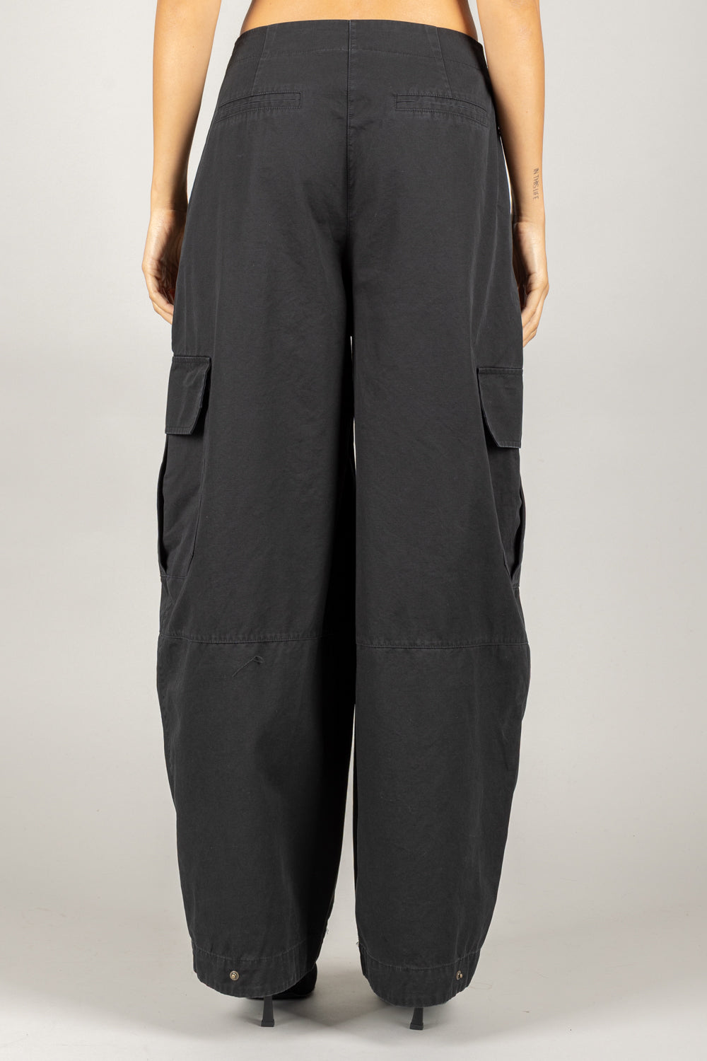 TENSIONE IN - 37586 - PANTALONE CARGO CON PINCES
