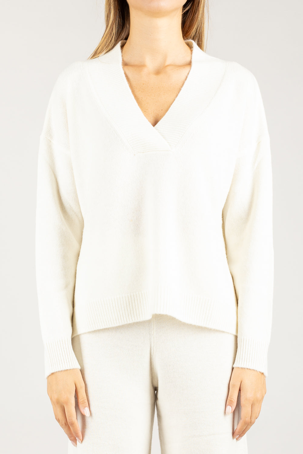 VICOLO - 77199F - MAGLIA OVER SCOLLO A V