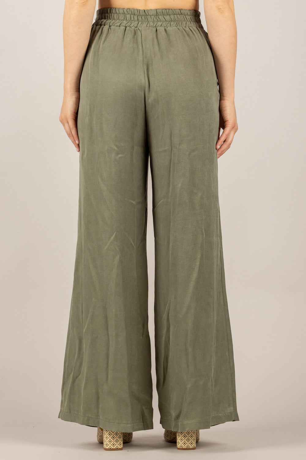 TENSIONE IN - YO1526 - SET TOP E PANTALONE IN CUPRO VERDE