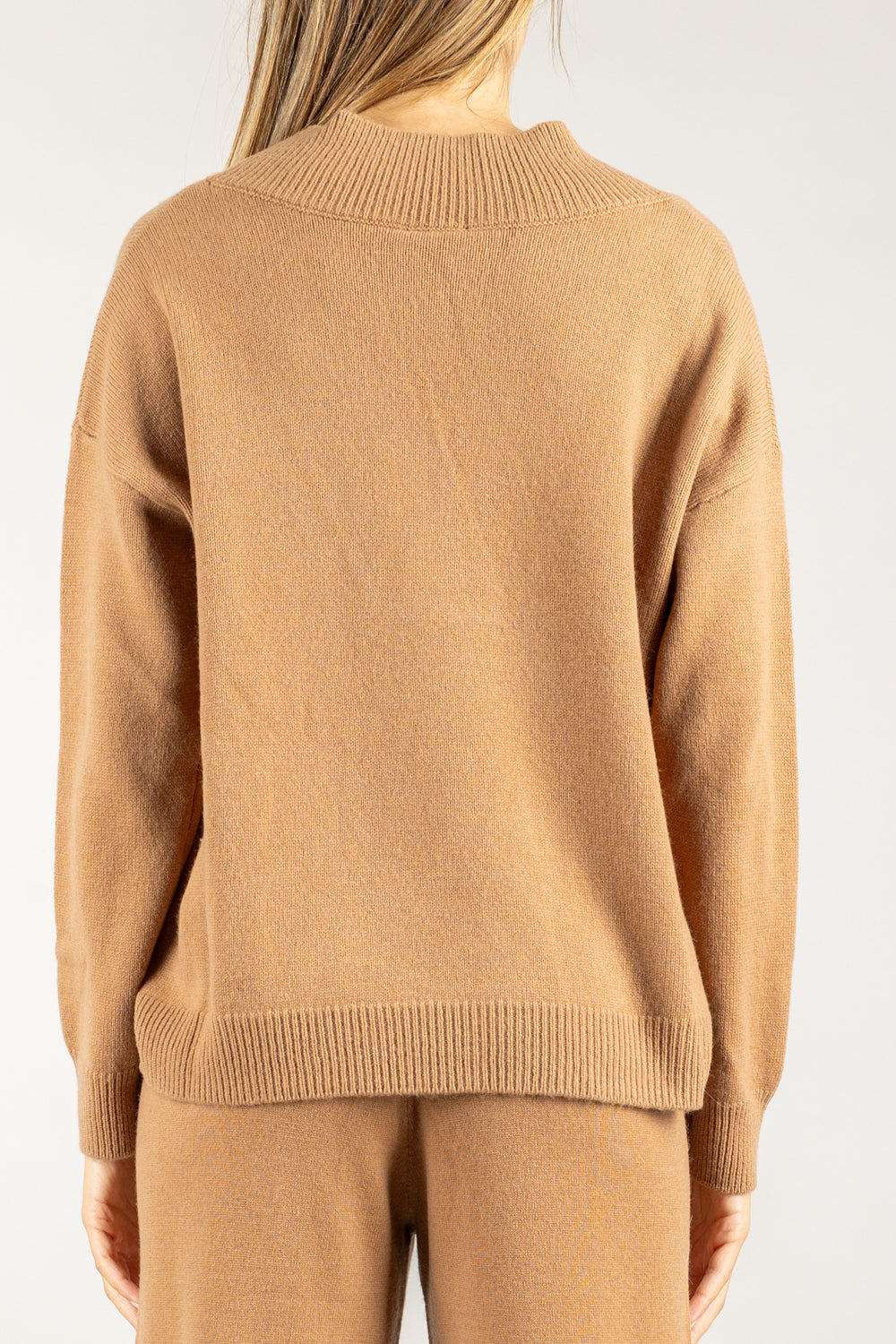 VICOLO - 77199F - MAGLIA OVER SCOLLO A V
