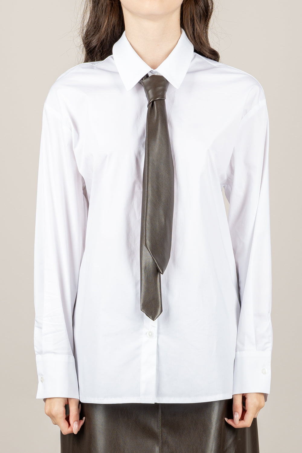 TENSIONE IN - 26C1335 - CAMICIA CON CRAVATTA IN ECOPELLE