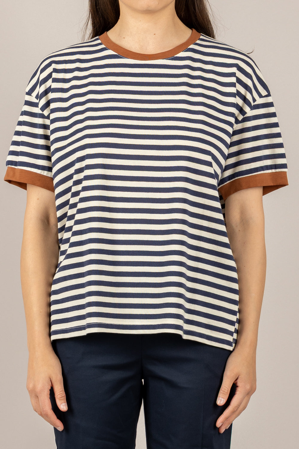 TENSIONE IN - 26M4893 - T-SHIRT RIGATA CON PROFILI A CONTRASTO PANNA/BLU/TABACCO