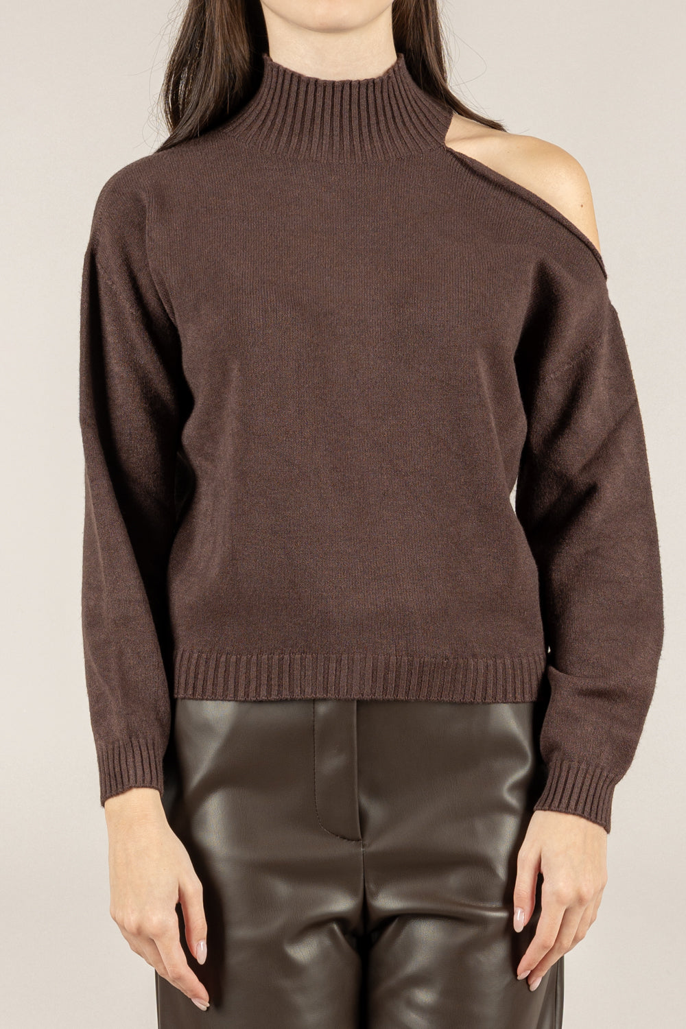 VICOLO - 77312F - MAGLIA CUT-OUT SULLA SPALLA