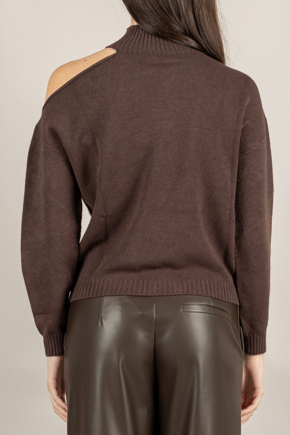 VICOLO - 77312F - MAGLIA CUT-OUT SULLA SPALLA