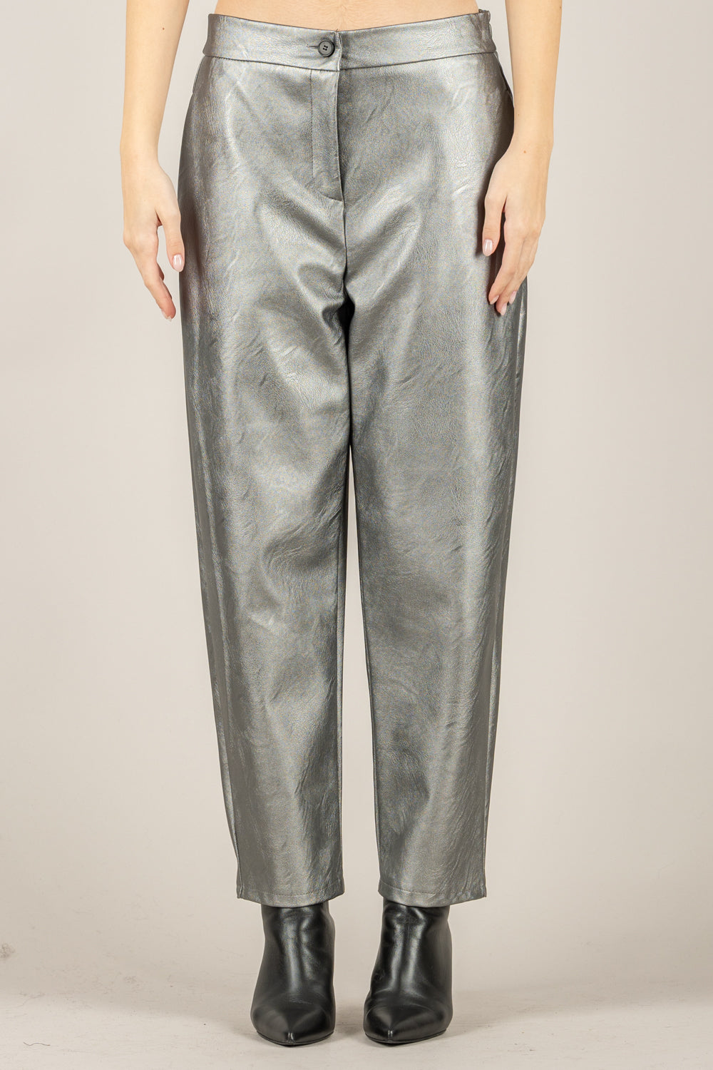 VICOLO - TF2037 - PANTALONE CARROT ECOPELLE LAMINATO