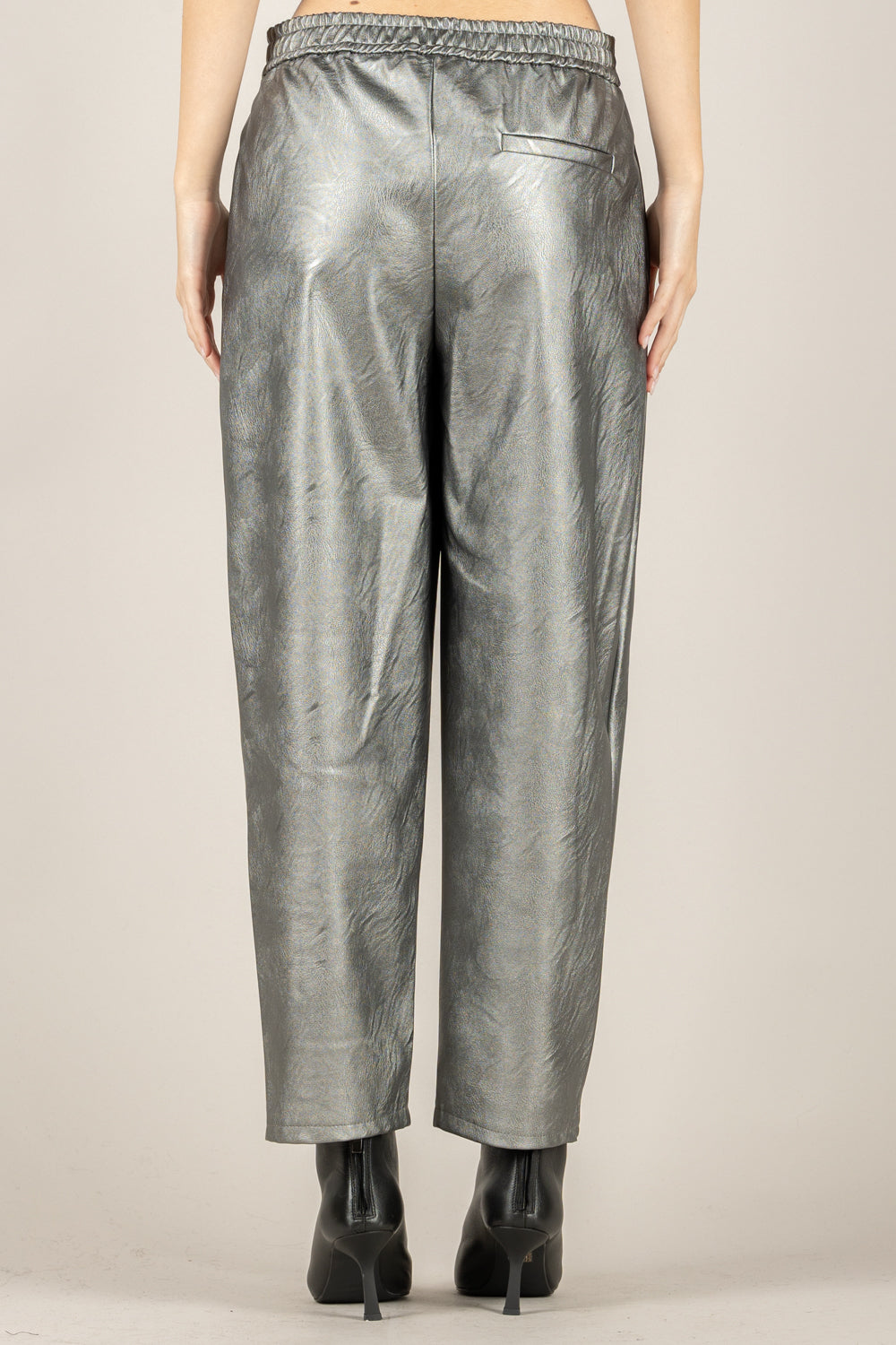 VICOLO - TF2037 - PANTALONE CARROT ECOPELLE LAMINATO