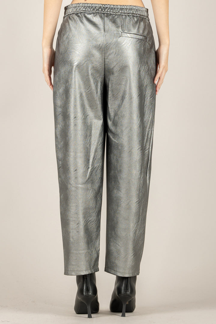 VICOLO - TF2037 - PANTALONE CARROT ECOPELLE LAMINATO