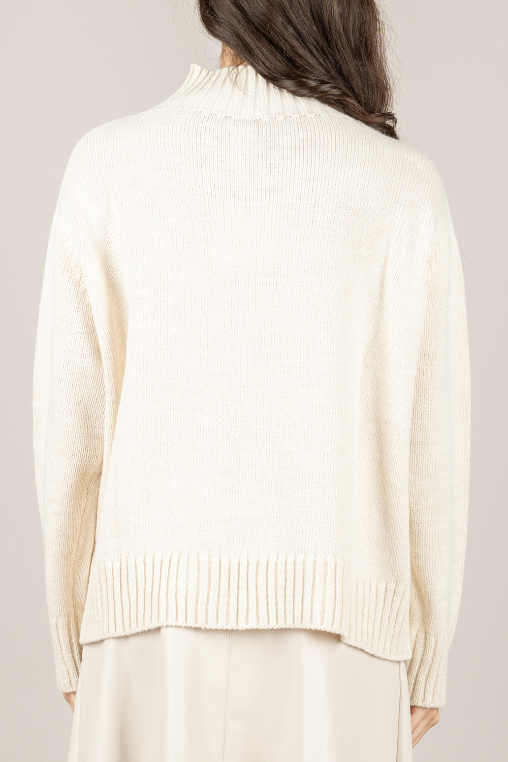 TENSIONE IN - D82044 - MAGLIA A COLLO ALTO MANICHE LUNGHE