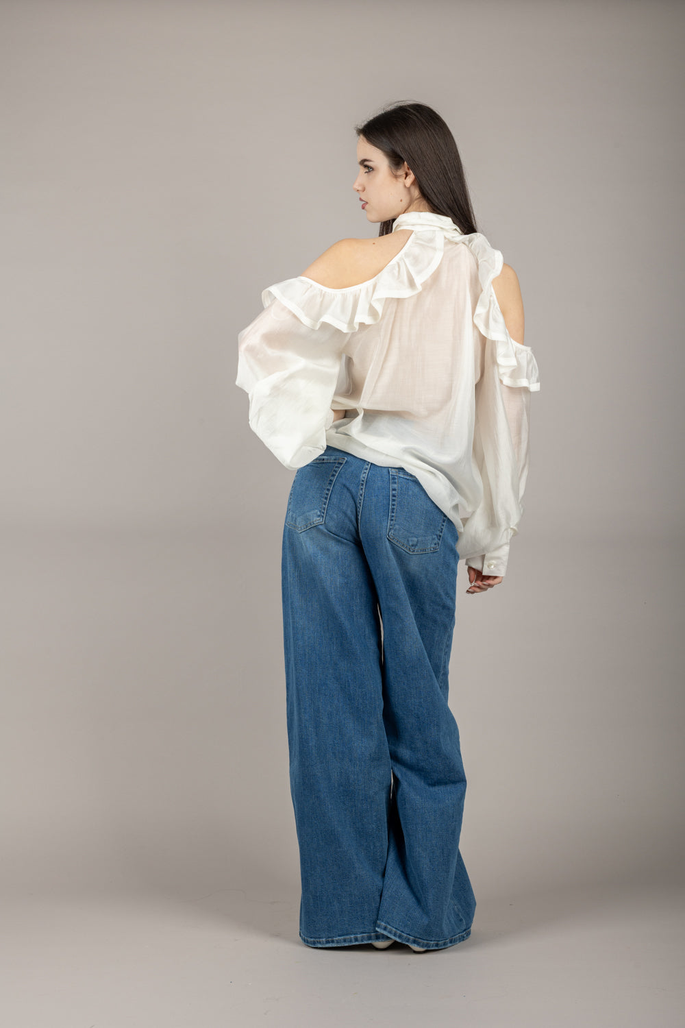 VICOLO - TD1546 - CAMICIA CUT OUT SPALLE CON ROUCHES