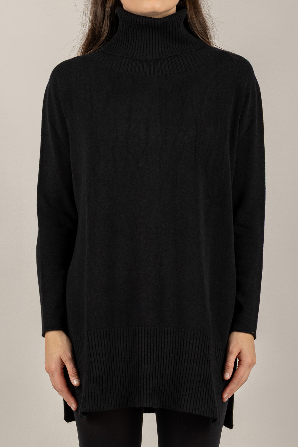 VICOLO - 77340F - MAGLIA LUNGA COLLO ALTO CON SPACCHETTI