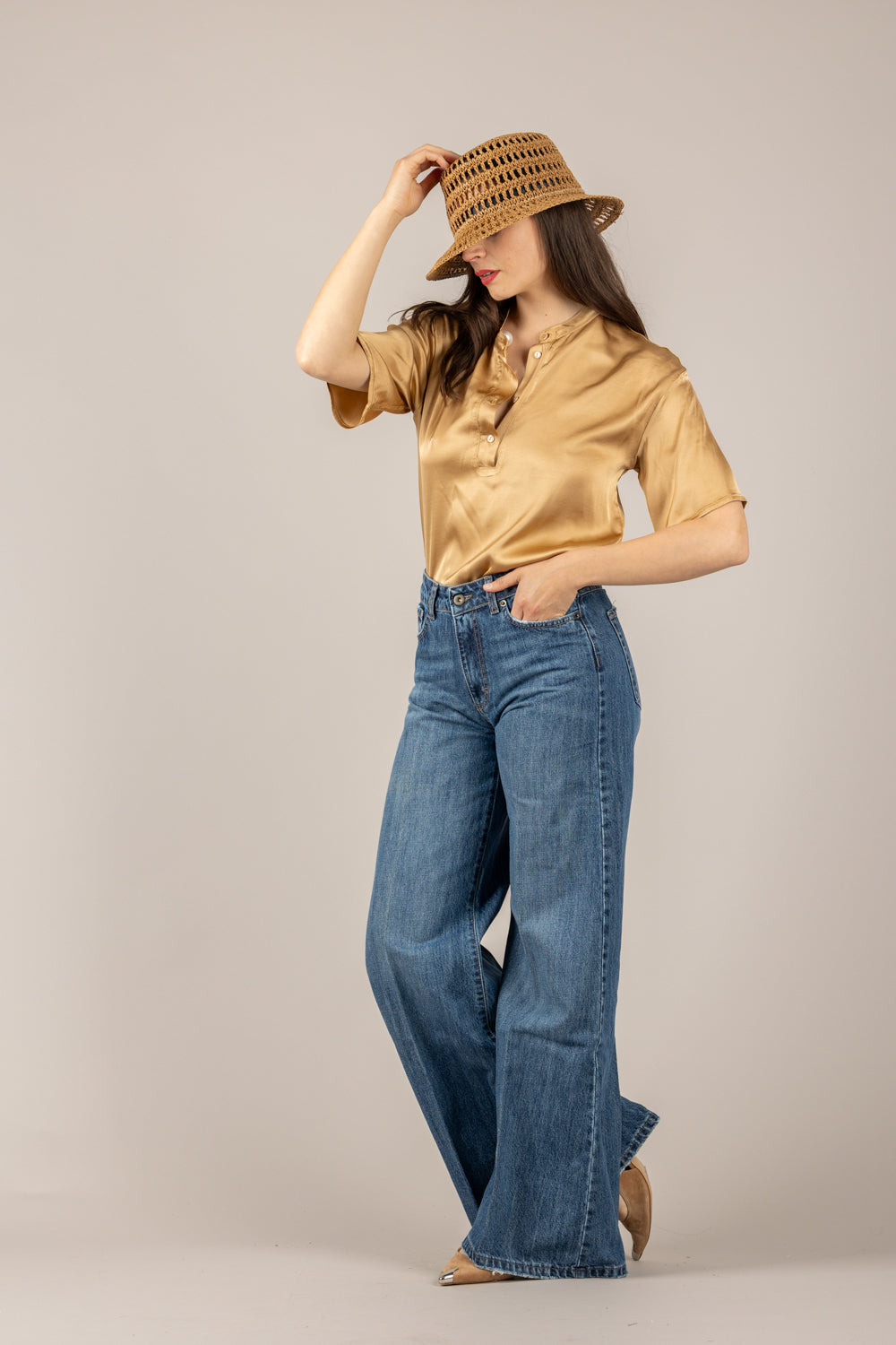 TENSIONE IN - 26222V39-PE26 - T-SHIRT SERAFINO IN SATIN DESERTO