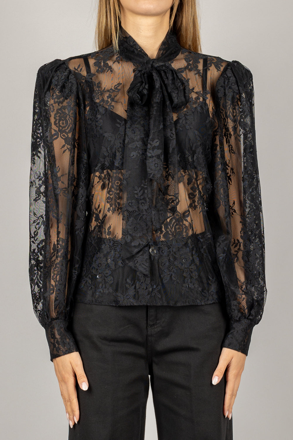 TENSIONE IN - FW250009 - BLUSA IN PIZZO CON FIOCCO