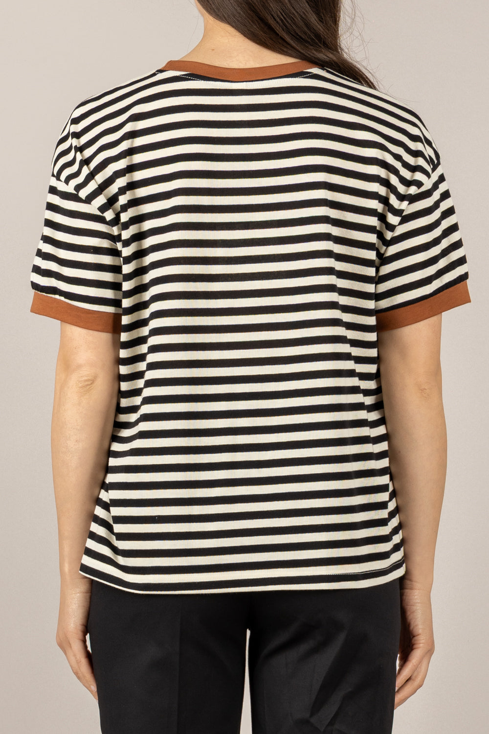 TENSIONE IN - 26M4893 - T-SHIRT RIGATA CON PROFILI A CONTRASTO PANNA/NERO/TABACCO