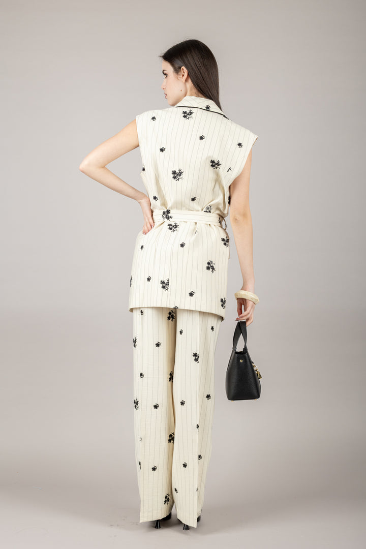 VICOLO - TD0499 - PANTALONE CON FIORI GESSATO