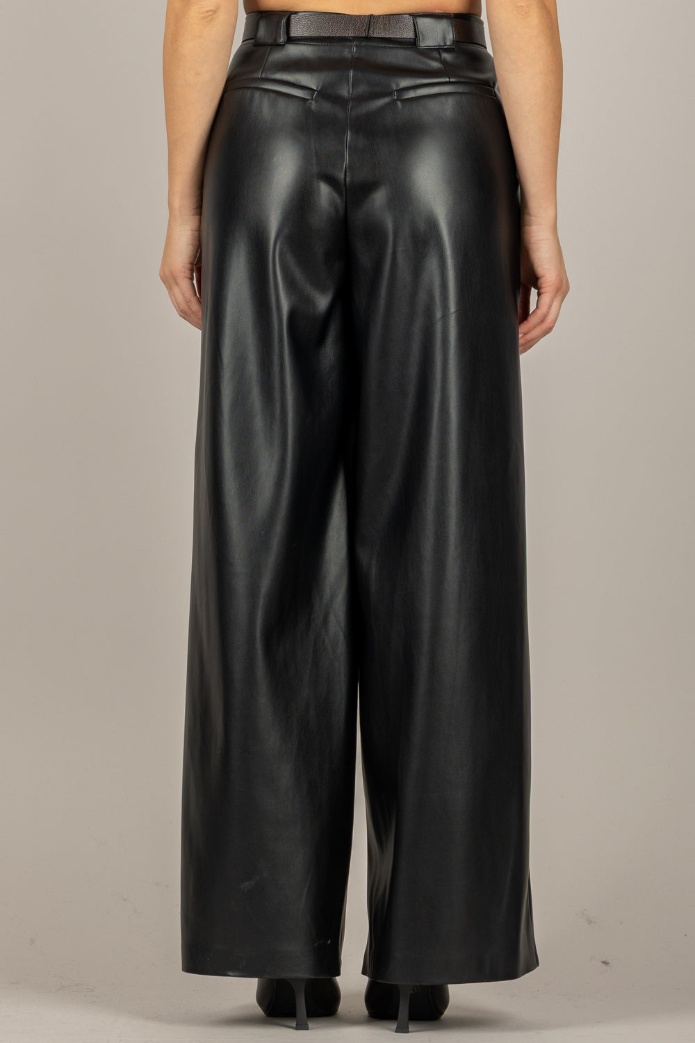 TENSIONE IN - CQ1013 - PANTALONE ECOPELLE A PALAZZO CON CINTA