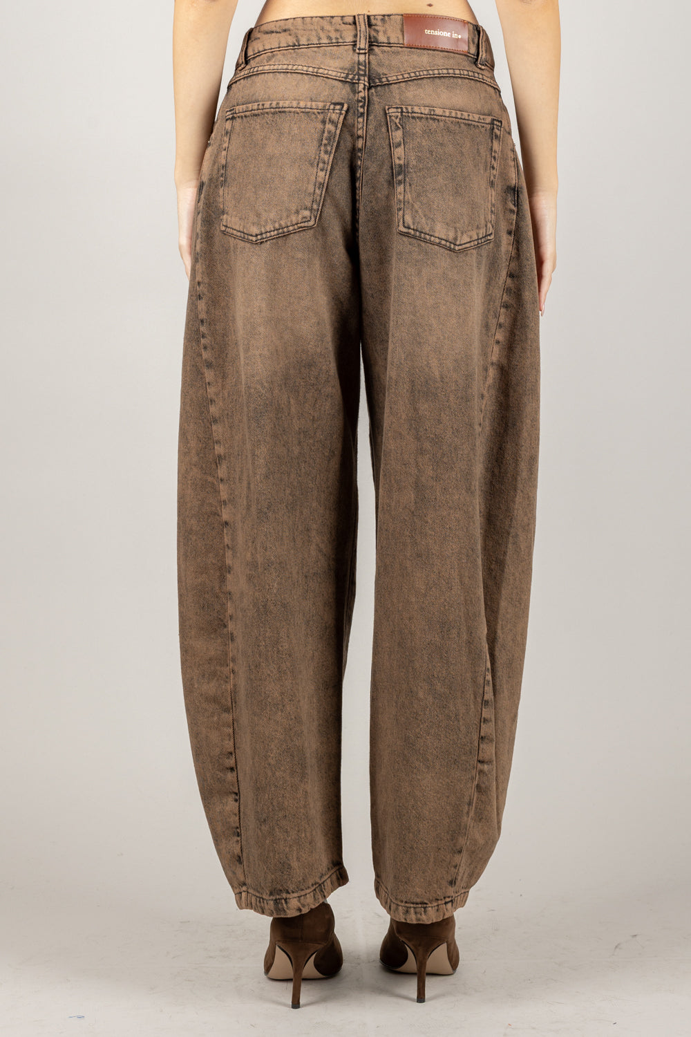 TENSIONE IN - ANAIS-CHOCO - JEANS BARREL SABBIATO