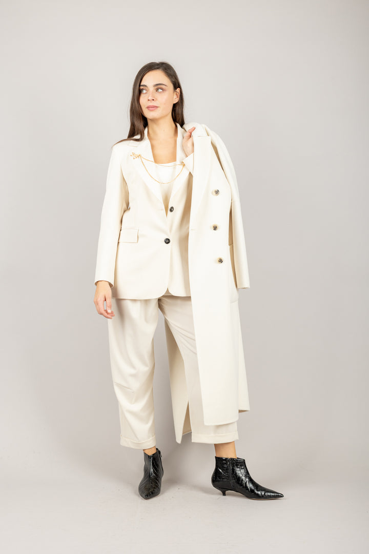 TENSIONE IN - 26B1132 - GIACCA DUE BOTTONI CON CATENINA E SPILLA