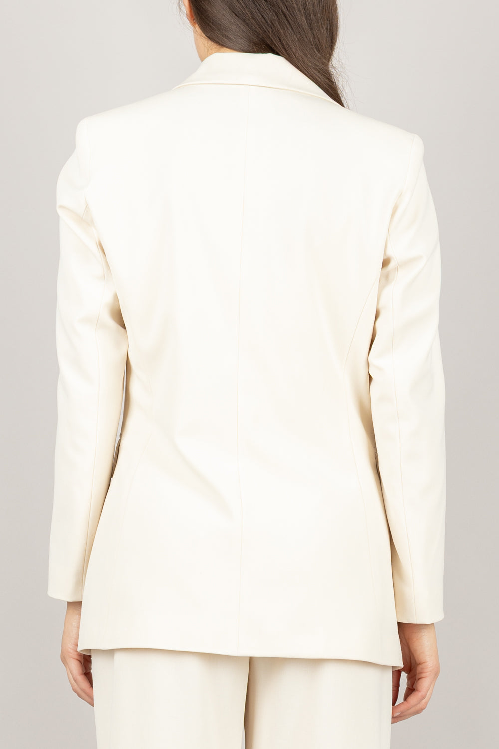 TENSIONE IN - 26B1132 - GIACCA DUE BOTTONI CON CATENINA E SPILLA