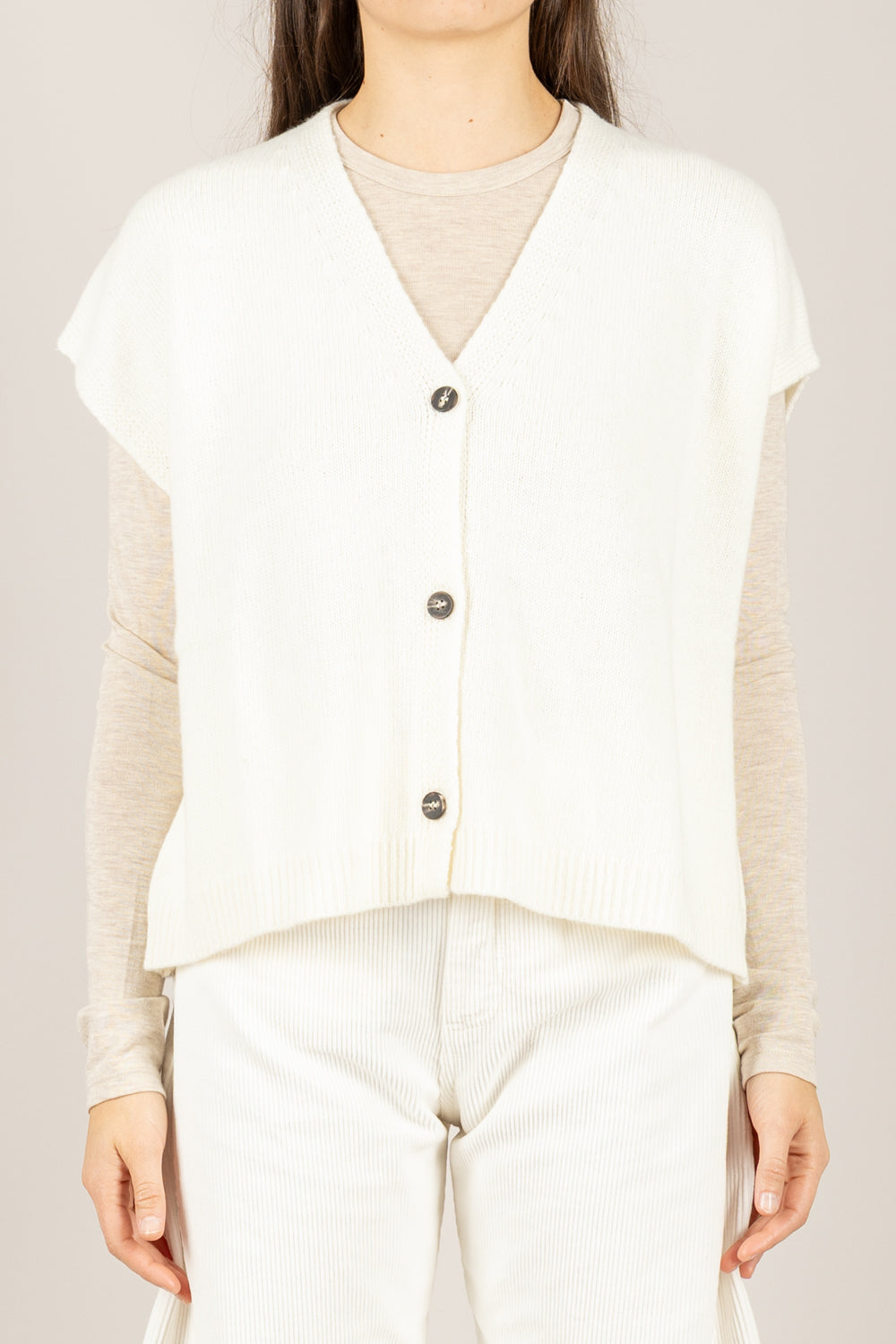 TENSIONE IN - D80014 - GILET SCOLLO A V CON BOTTONI