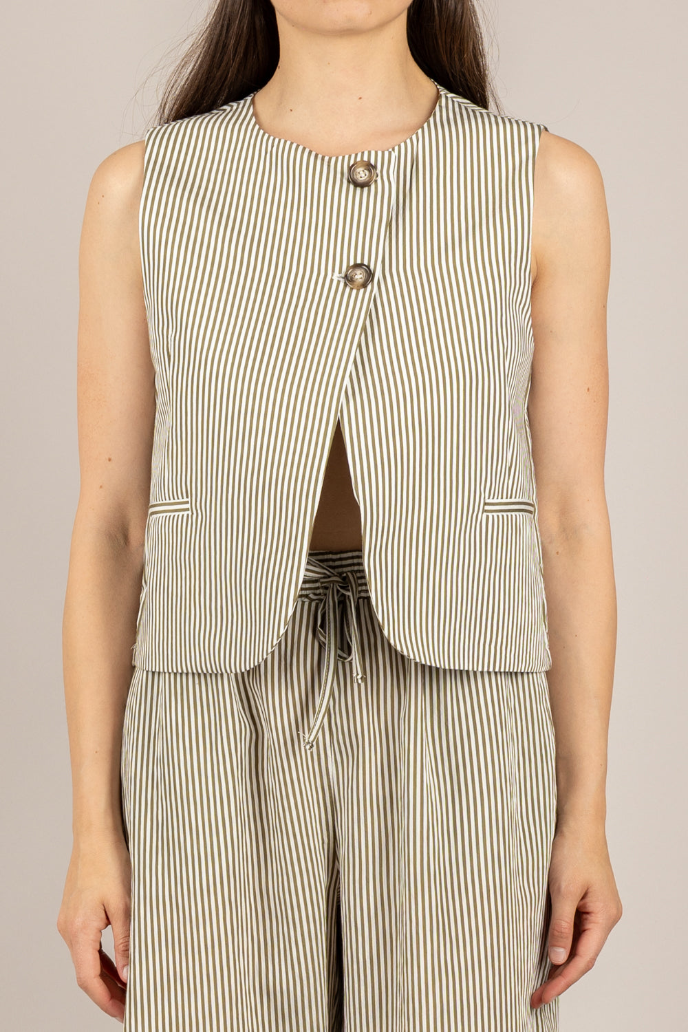 VICOLO - TAB2274 - GILET GESSATO CHIUSURA BOTTONI ALTI MILITARE
