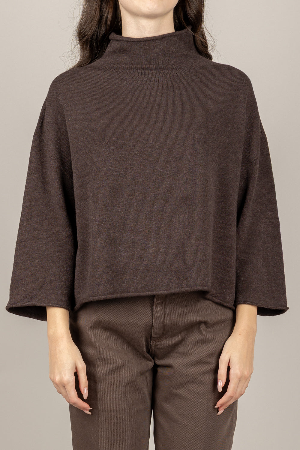 TENSIONE IN - IT1176AI25 - MAGLIA CROP COLLO ALTO CON MANICA 3/4