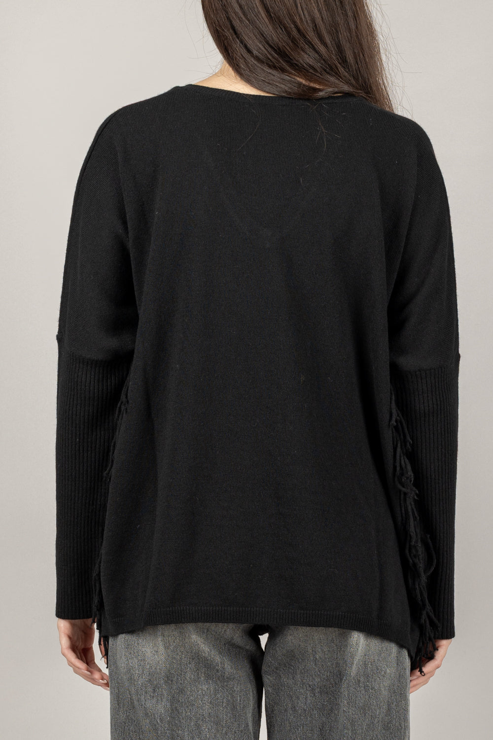 KONTATTO - 3M1074NI - MAGLIA SCOLLO A V CON FRANGE