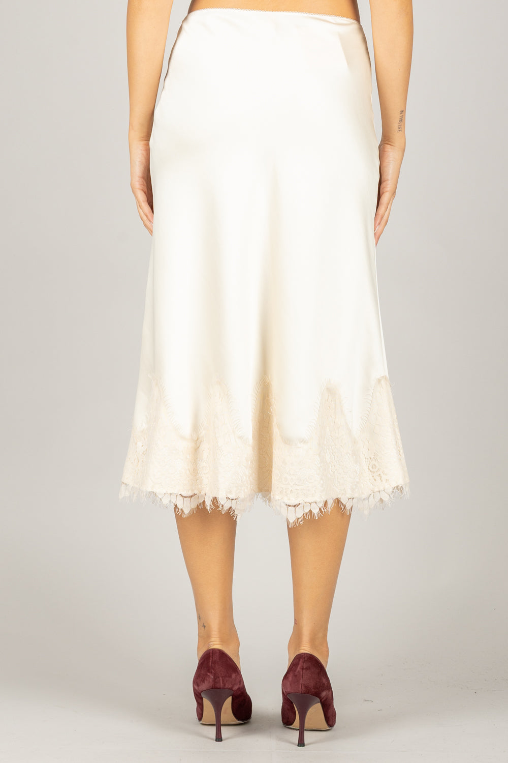TENSIONE IN - 37660 - GONNA IN SATIN CON PIZZO