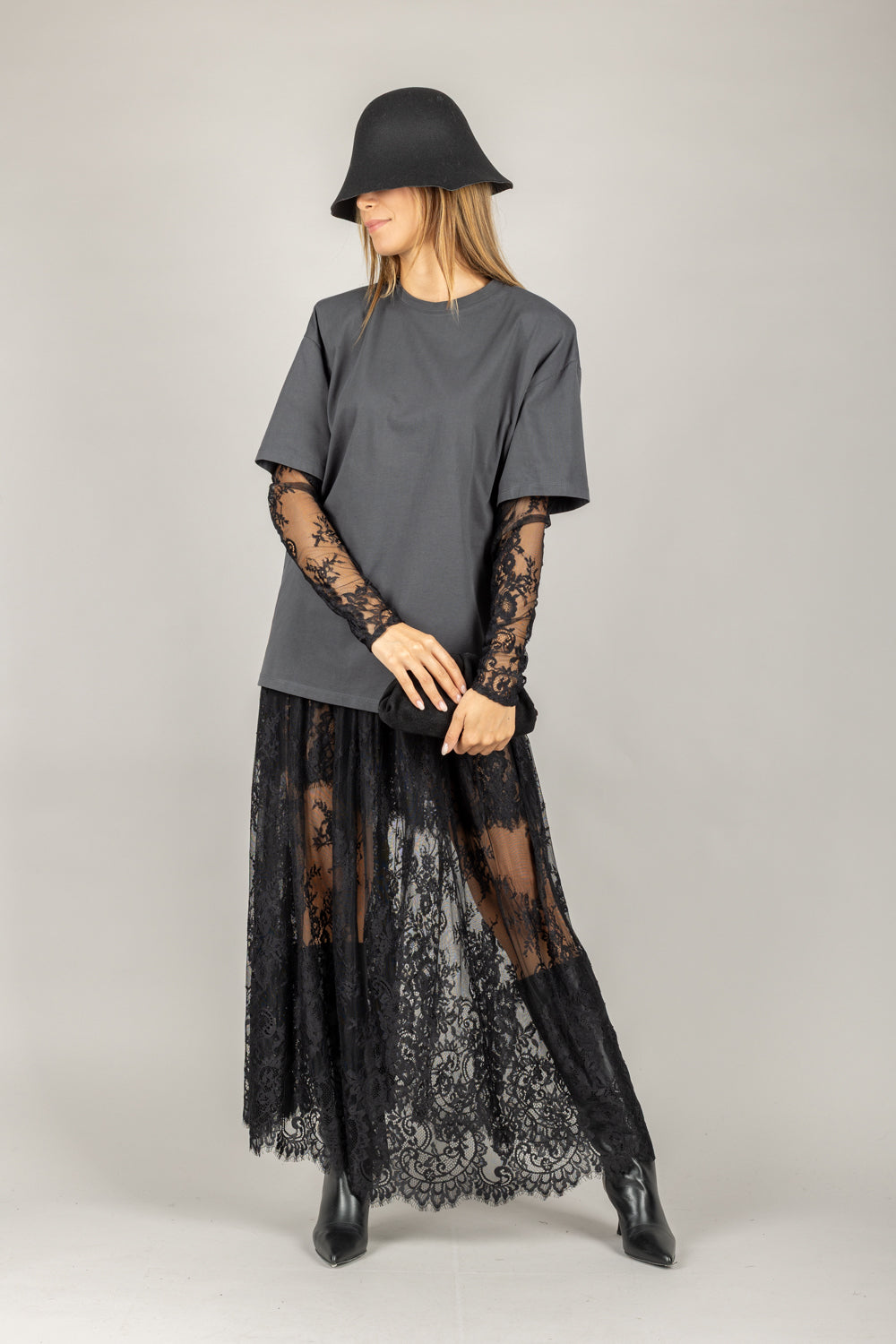 VICOLO - UF0062 - T-SHIRT CON MANICHE IN PIZZO