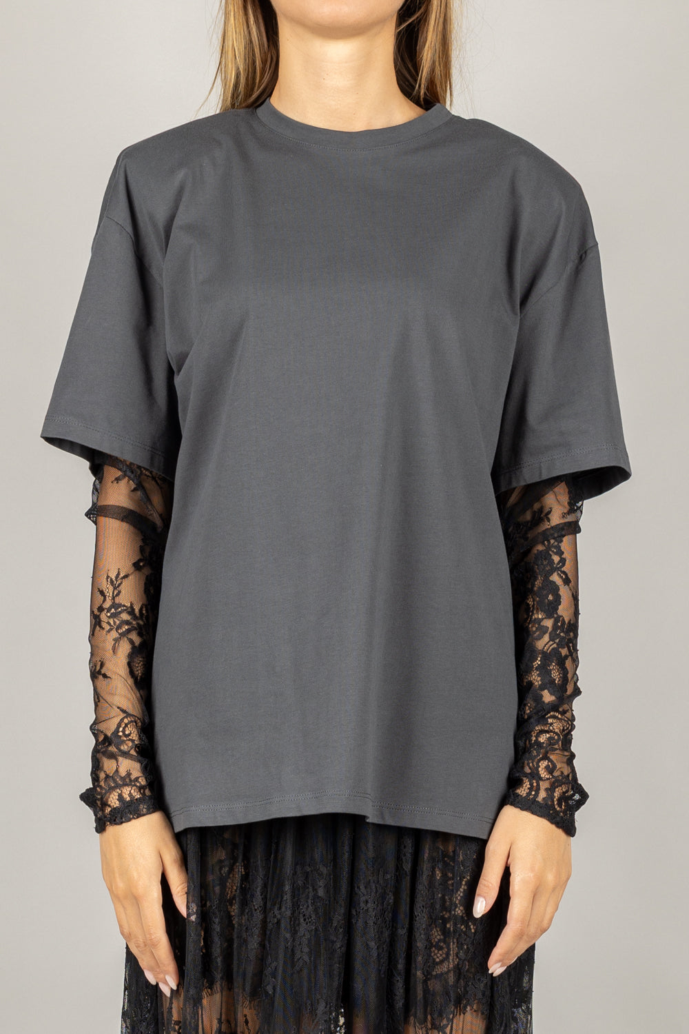 VICOLO - UF0062 - T-SHIRT CON MANICHE IN PIZZO