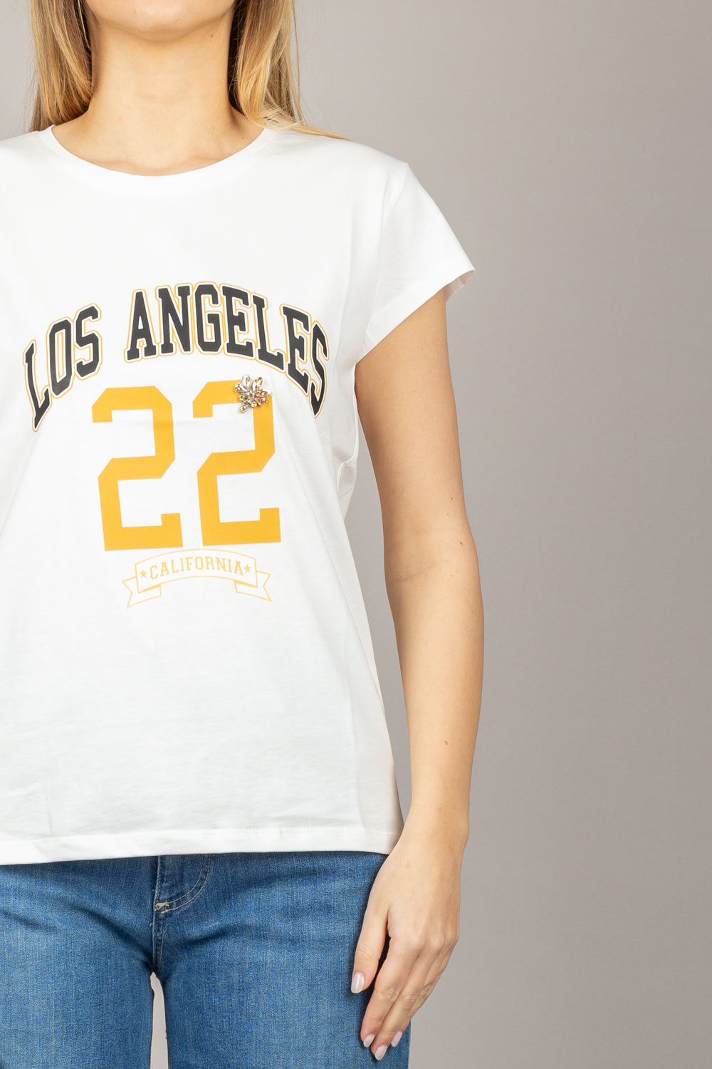 VICOLO - RD0278 - T-SHIRT LOS ANGELES CON APPLICAZIONE