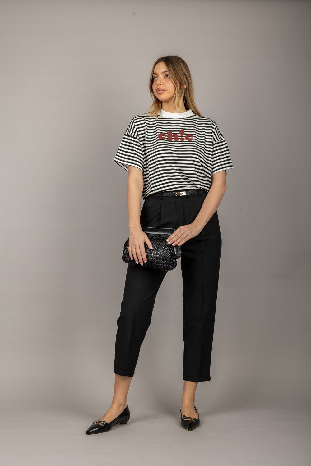 VICOLO - RD0332 - T-SHIRT A RIGHE CON SCRITTA CHIC