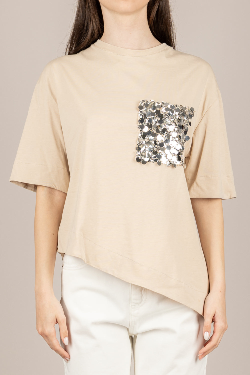 TENSIONE IN - PE260194 - T-SHIRT ASIMMETRICA CON TASCA PAILLETTES AVORIO
