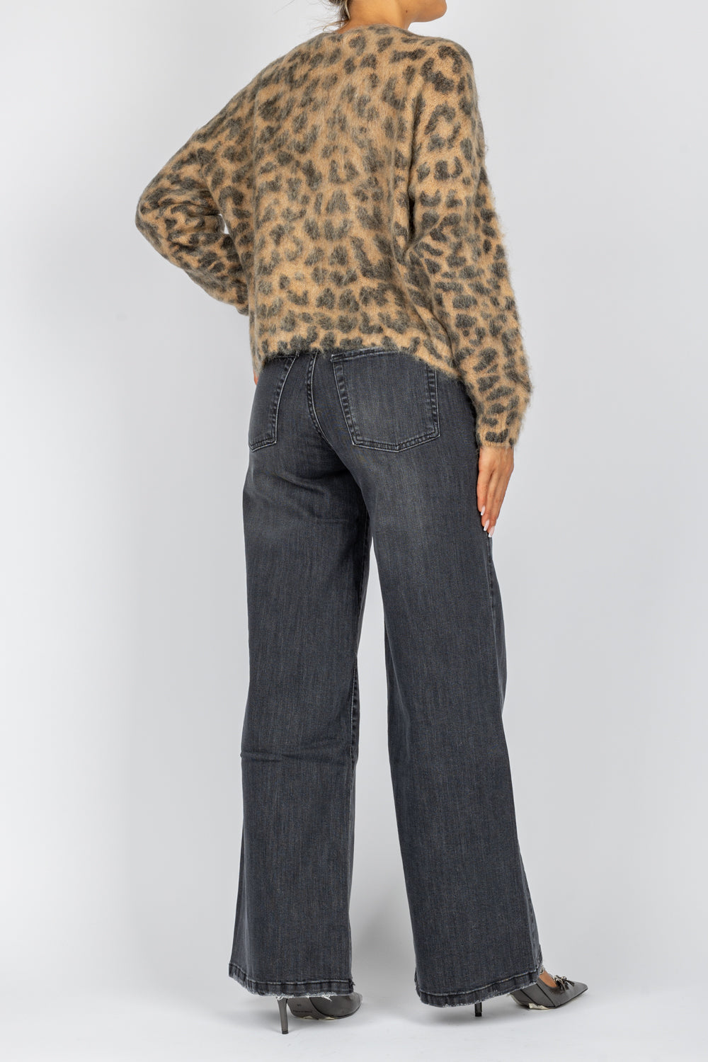 TENSIONE IN - XM466 - CARDIGAN ANIMALIER SCOLLO A V CON BOTTONI GIOIELLO