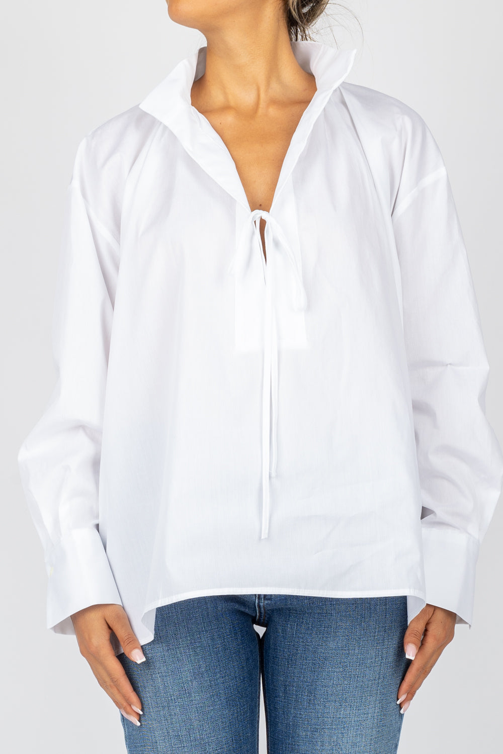 VICOLO - TS0370 - CAMICIA BIANCA OVER CON FIOCCO